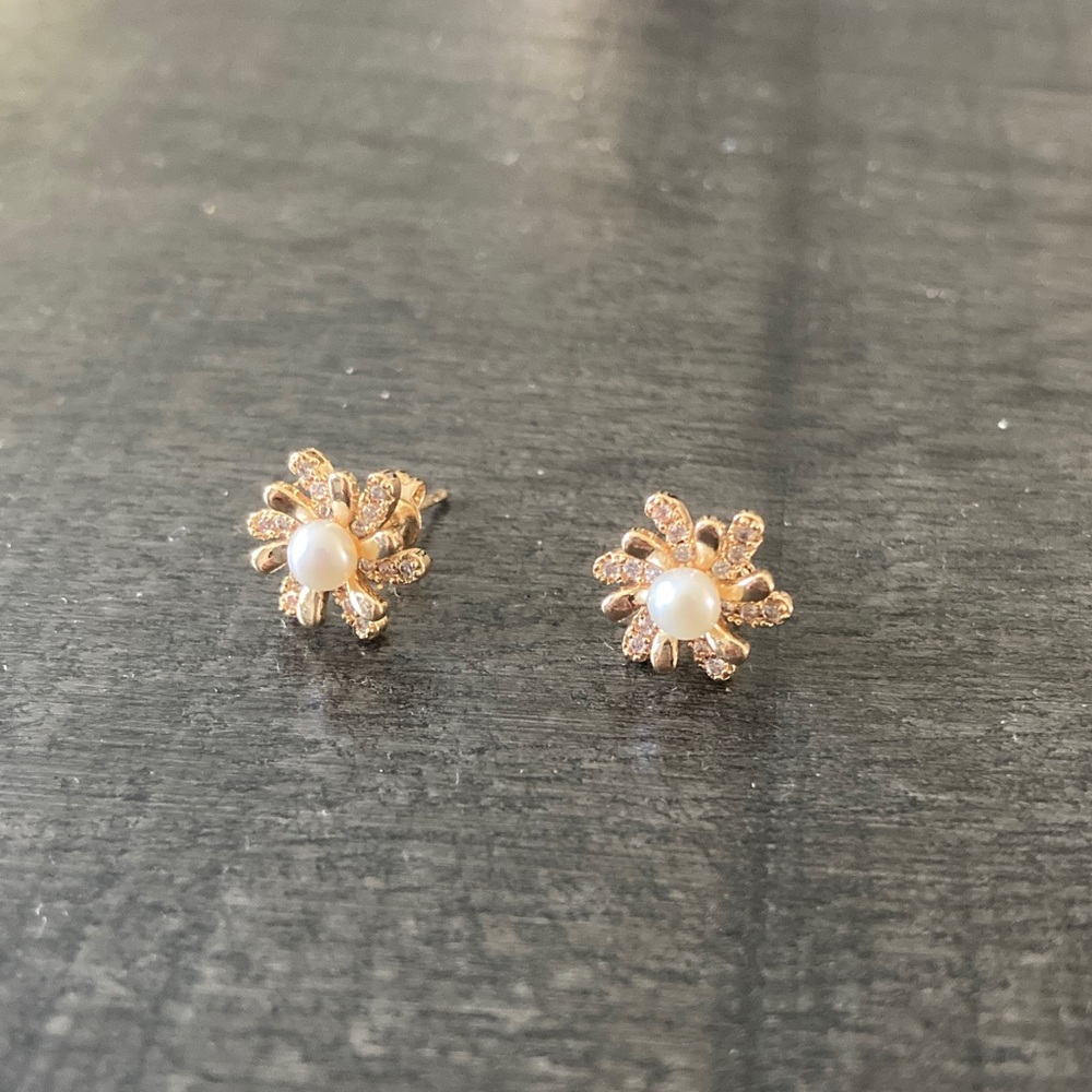 Elegant Gold and Pearl Flower Stud Earrings
